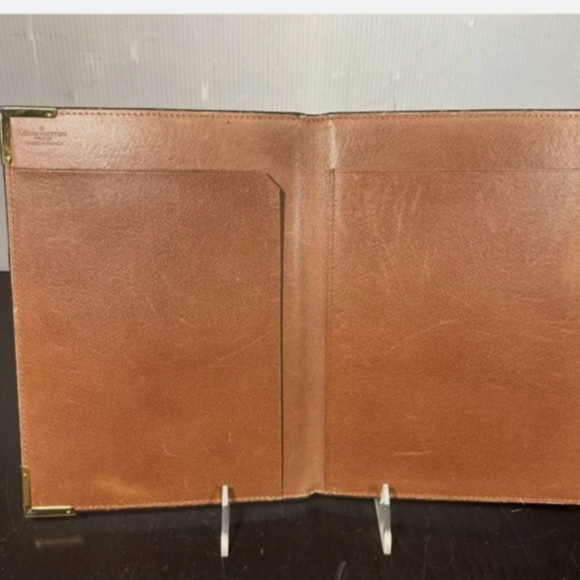 Louis Vuitton Monogram Desk Agenda 9”x6.5” - Picture 8 of 17